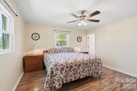 Bedroom - 2985 E Nc 10 Hwy, Conover, NC 28613 photo 2 of 9