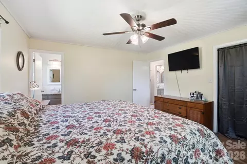 Bedroom - 2985 E Nc 10 Hwy, Conover, NC 28613 photo 3 of 9