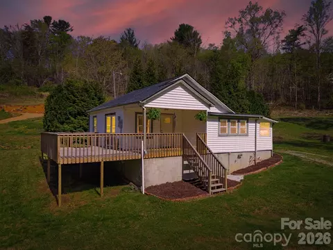 1127 Barney Pl, Lenoir, NC 28645