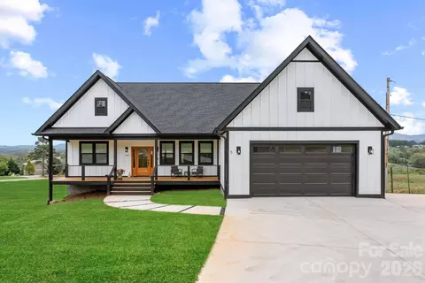 5 Agape Acres Dr, Leicester, NC 28748