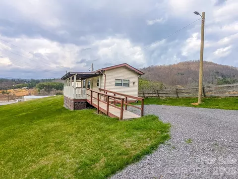 107 Mockingbird Ln, Burnsville, NC 28714