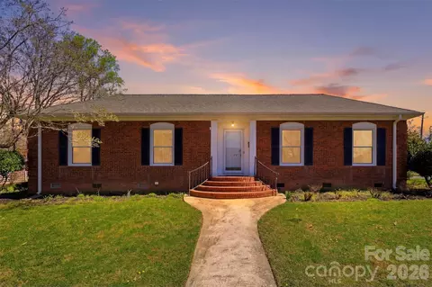 1280 Queensgate St, Gastonia, NC 28054