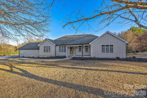 1 Sweetbriar Ct, Greer, SC 29650