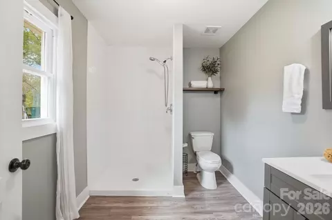 Bath - 2477 Secrest Shortcut Rd, Monroe, NC 28110 photo 2 of 3