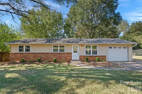 804 Princeton Dr, Kings Mountain, NC 28086