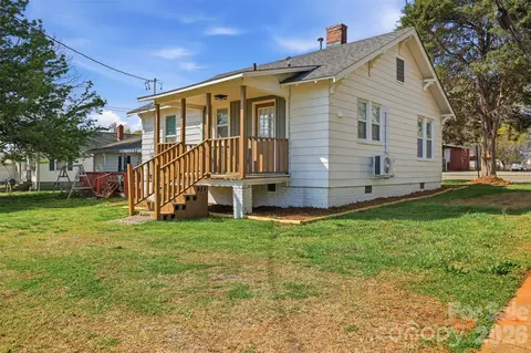 621 E A St, Newton, NC 28658 photo 4