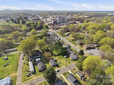 621 E A St, Newton, NC 28658 photo 31