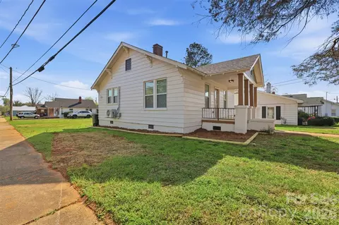 621 E A St, Newton, NC 28658 photo 3