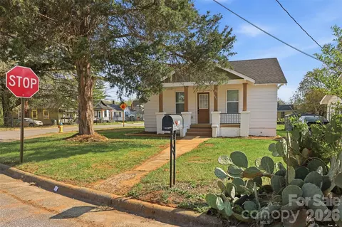 621 E A St, Newton, NC 28658 photo 2