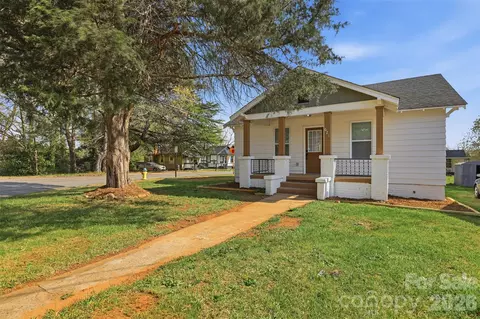 621 E A St, Newton, NC 28658