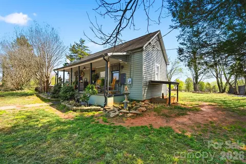 507 Oak Sw St SW, Lenoir, NC 28645