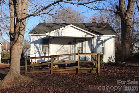 1517 7th St, Statesville, NC 28677