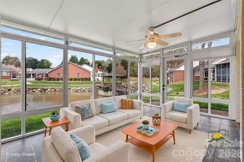 19830 Oak Leaf Cir, Cornelius, NC 28031