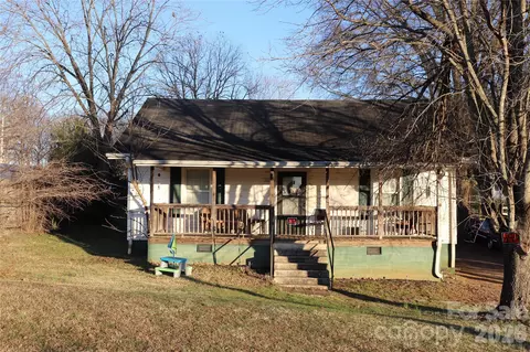 1015 9th St, Statesville, NC 28677
