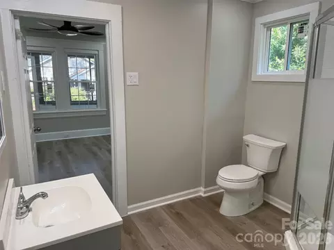 Bath - 161 Seaboard St, Cheraw, SC 29520 photo 2 of 3