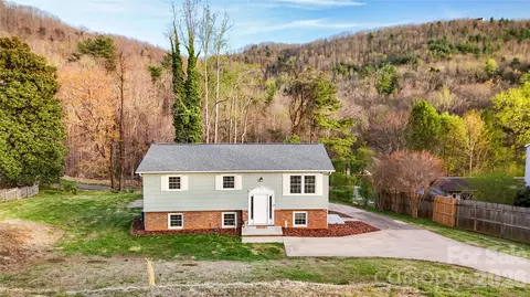 110 Winchester Dr, Lenoir, NC 28645
