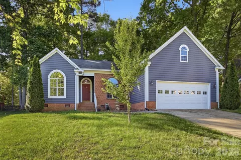 10008 Prosperity Point Ln, Charlotte, NC 28269