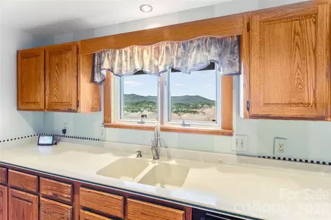 Kitchen - 1087 Brigadoon Dr, Clyde, NC 28721 photo 2 of 5