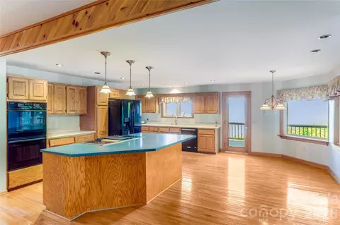 Kitchen - 1087 Brigadoon Dr, Clyde, NC 28721 photo 4 of 5