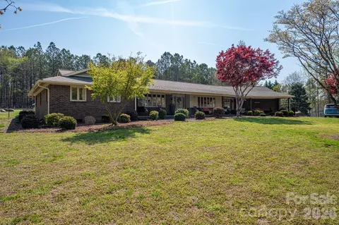 107 Lakeside Dr, Grover, NC 28073