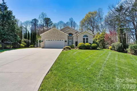 3041 Peachtree Street Ext, Claremont, NC 28610