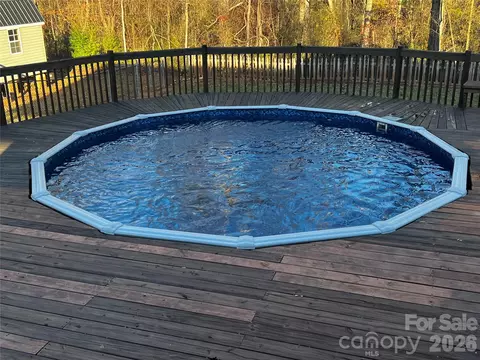 Exterior - 3730 Sedgefield Dr, Conover, NC 28613 photo 1 of 1