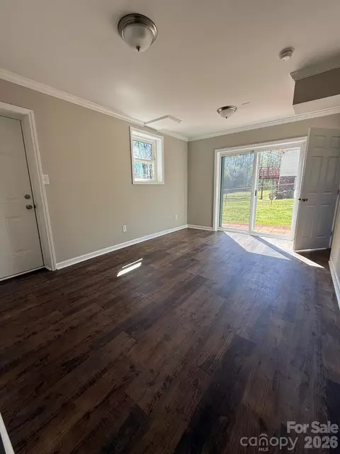 Living - 3730 Sedgefield Dr, Conover, NC 28613 photo 2 of 2