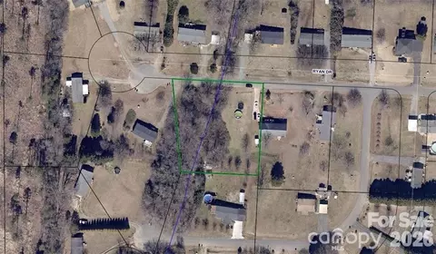 2303 Ryan Dr, Conover, NC 28613 photo 4