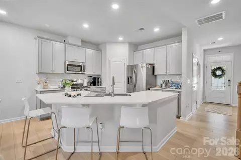 906 Park Bend Trl, Tega Cay, SC 29708