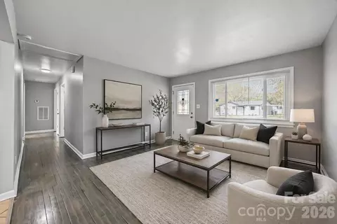 9300 Edgevale Dr, Charlotte, NC 28216