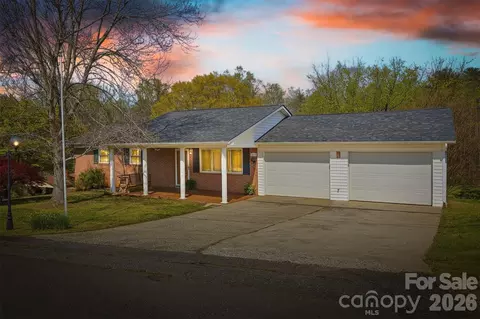 2174 Chester Ave, Morganton, NC 28655