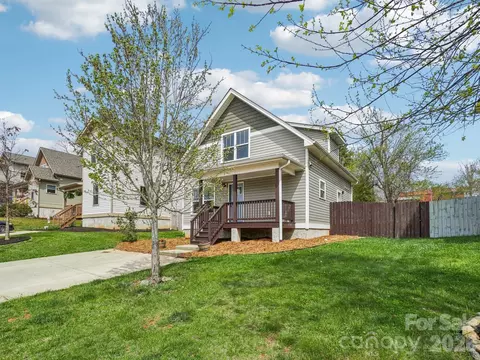 17 Yarrow Meadow Rd, Weaverville, NC 28787