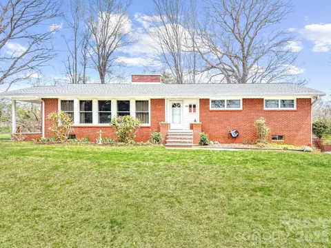 383 Monte Vista Dr, Waynesville, NC 28786