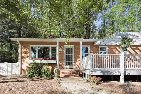 121 Wells St, Hendersonville, NC 28739