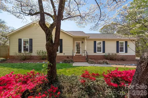 4932 Foxden Ct, Charlotte, NC 28227