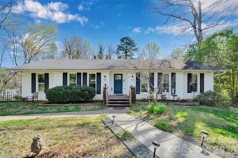 301 Hillandale Dr, Charlotte, NC 28270