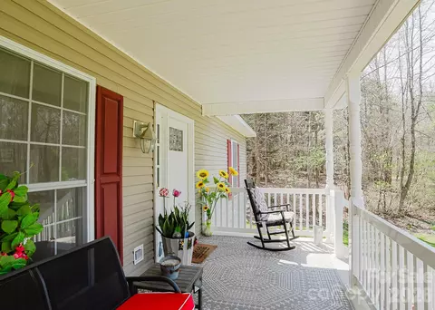634 E Swannanoa Ave, Liberty, NC 27298