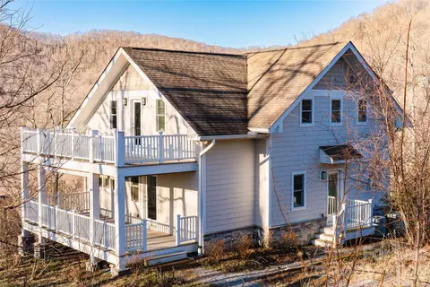 11 Lila Ln, Clyde, NC 28721