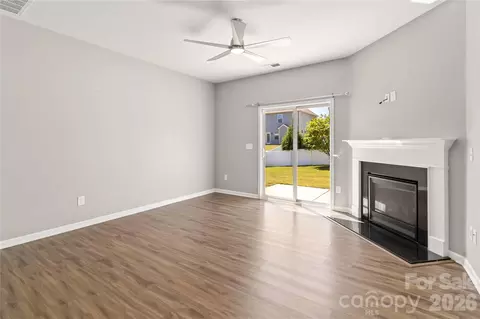 Living - 1016 Loggerhead Dr, Lancaster, SC 29720 photo 5 of 9
