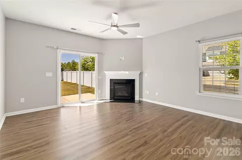 Living - 1016 Loggerhead Dr, Lancaster, SC 29720 photo 4 of 9