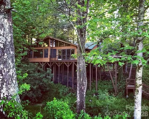 1359 Chestnut Grove Rd, Spruce Pine, NC 28777