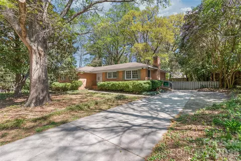 1612 Redcoat Dr, Charlotte, NC 28211