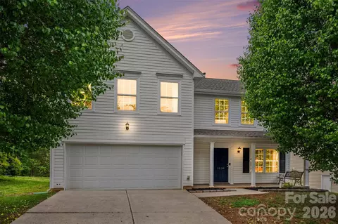 1038 Chalk Hill Ln, Charlotte, NC 28214