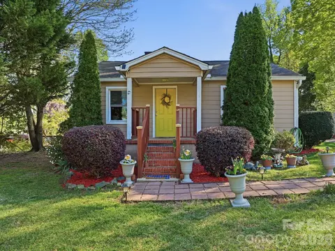 6223 Macon St, Charlotte, NC 28208