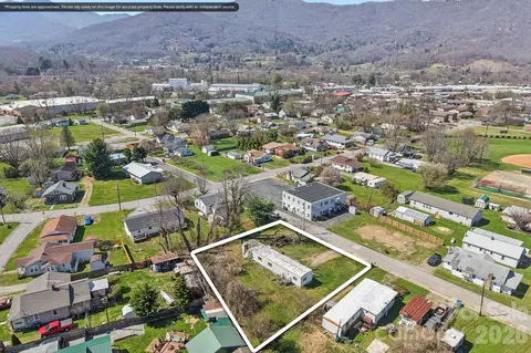 88 Brook St, Waynesville, NC 28786