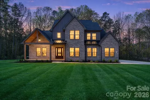 568 Longleaf Pine Ln, Clover, SC 29710