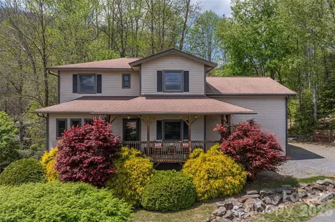 129 Valley Creek Dr, Maggie Valley, NC 28751
