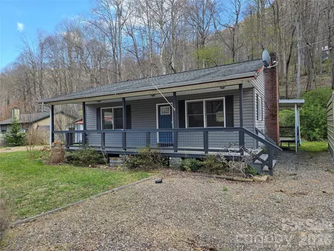 17 Forest Dr, Maggie Valley, NC 28751