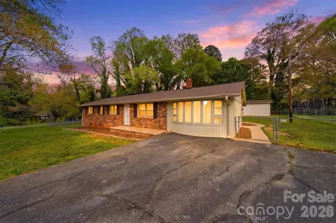 3244 25th Street Ne Ct NE, Hickory, NC 28601