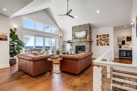 98 Rock Cliff Way, Hendersonville, NC 28791